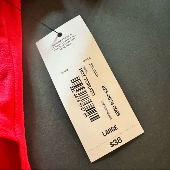 BOLD elements Cut to Curve with cut out and keyhole elements Shirt - Picture 6 of 9